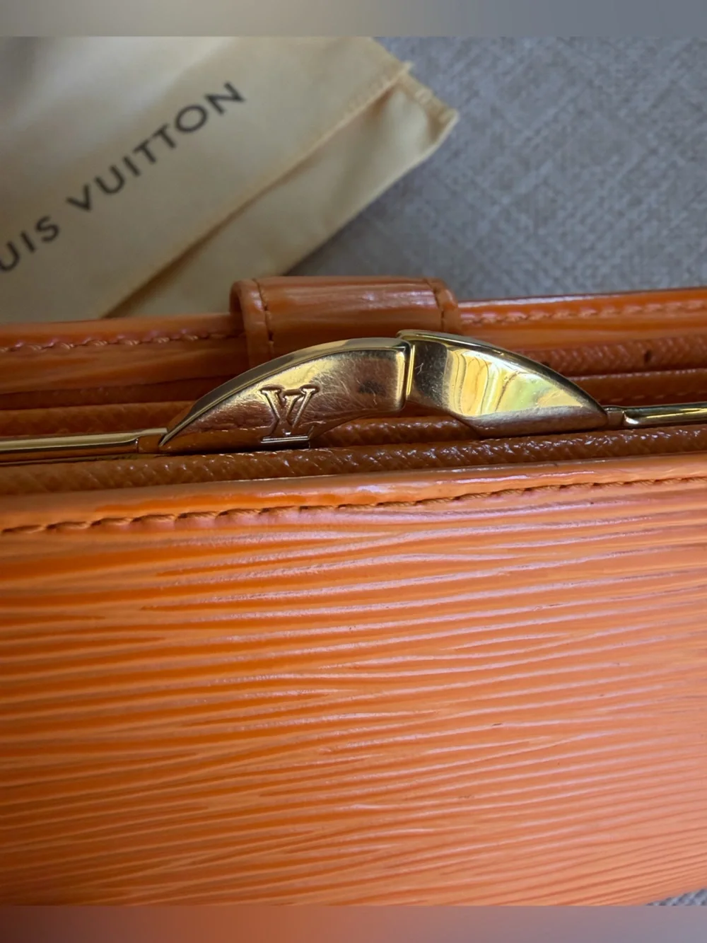 Louis Vuitton Epi Porte Monnaie Viennois Mandarin Orange Kiss Lock Coin Wallet